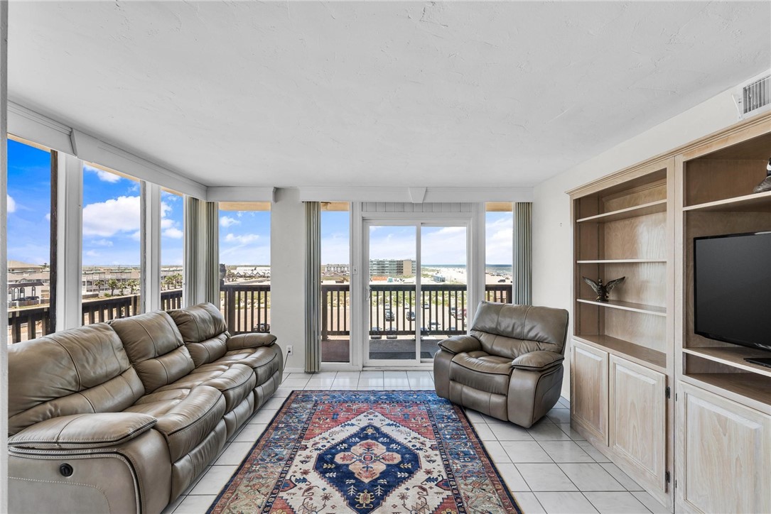 15002 Windward Dr 401 Property Photo 17