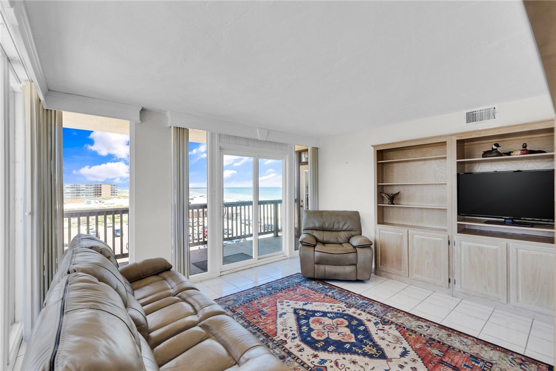 15002 Windward Dr 401 Property Photo 18