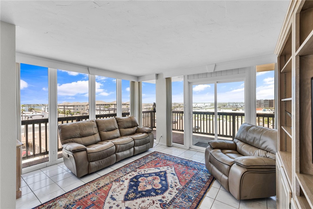 15002 Windward Dr 401 Property Photo 19