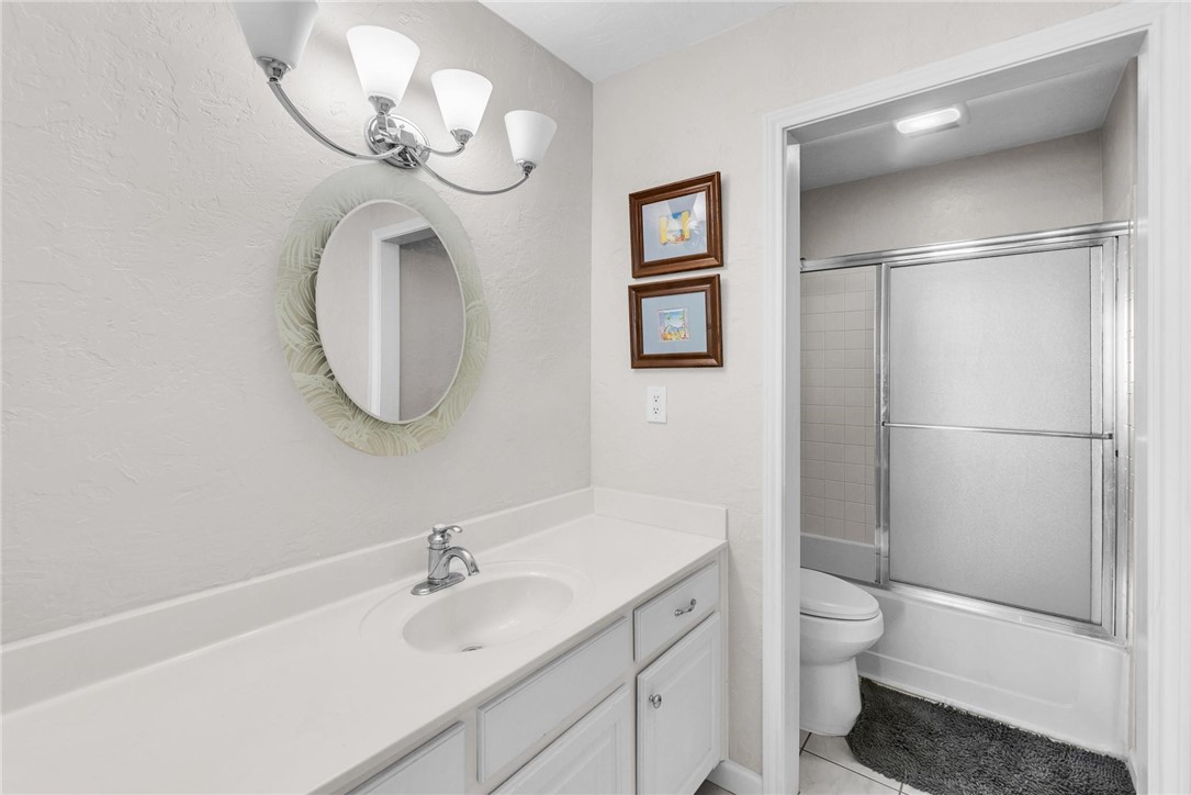 15002 Windward Dr 401 Property Photo 22