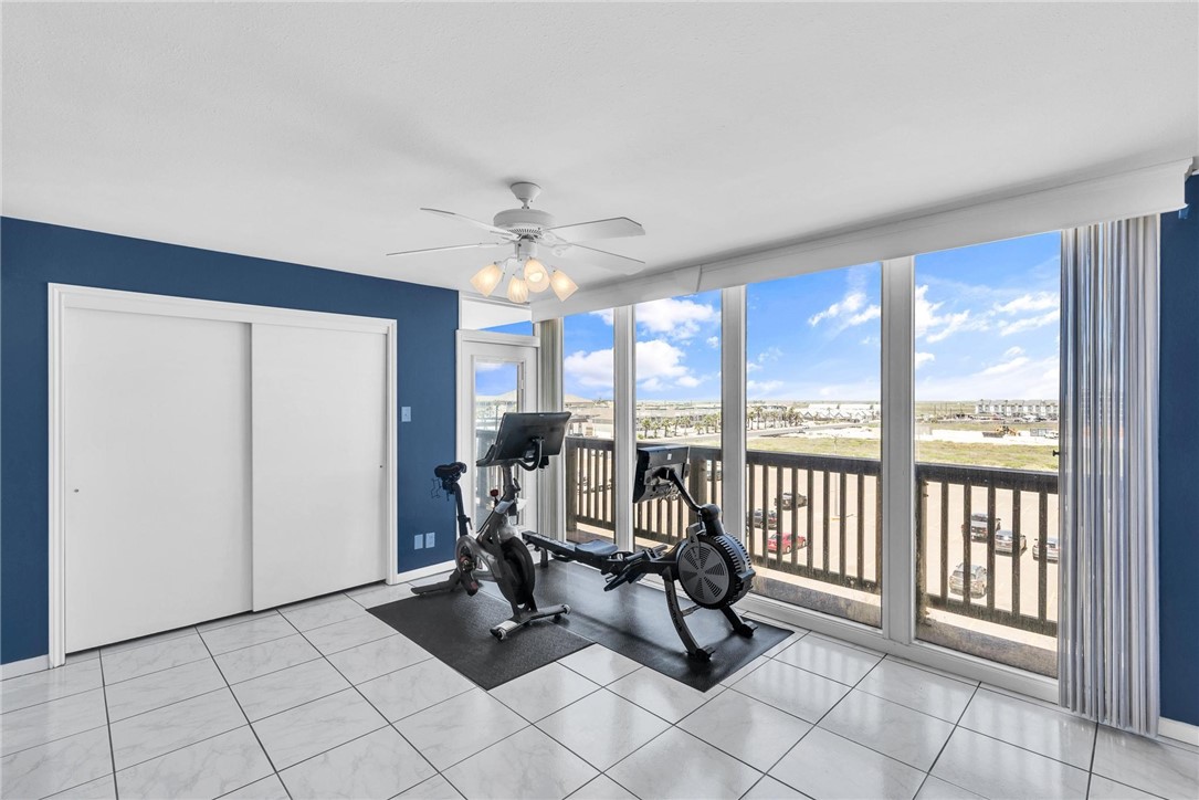 15002 Windward Dr 401 Property Photo 24