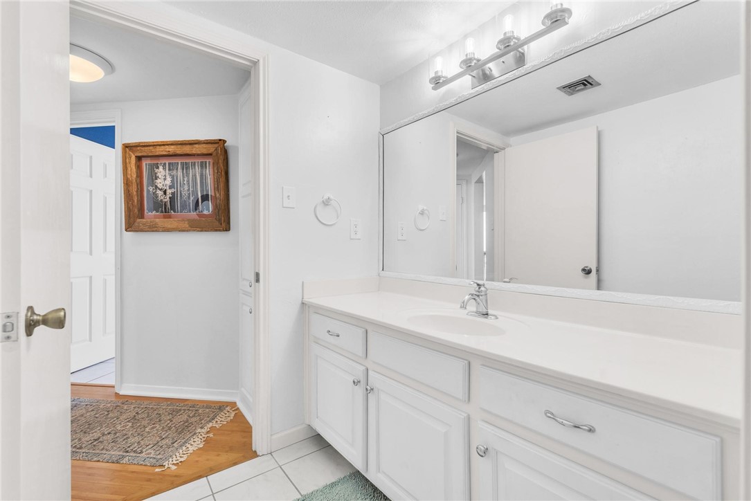 15002 Windward Dr 401 Property Photo 25