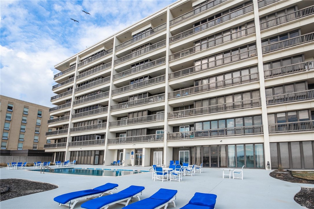 15002 Windward Dr 401 Property Photo 33