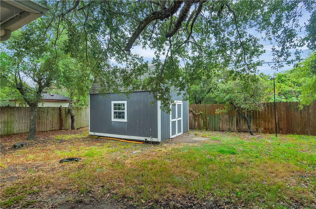 861 Redwood Ave Property Photo 26