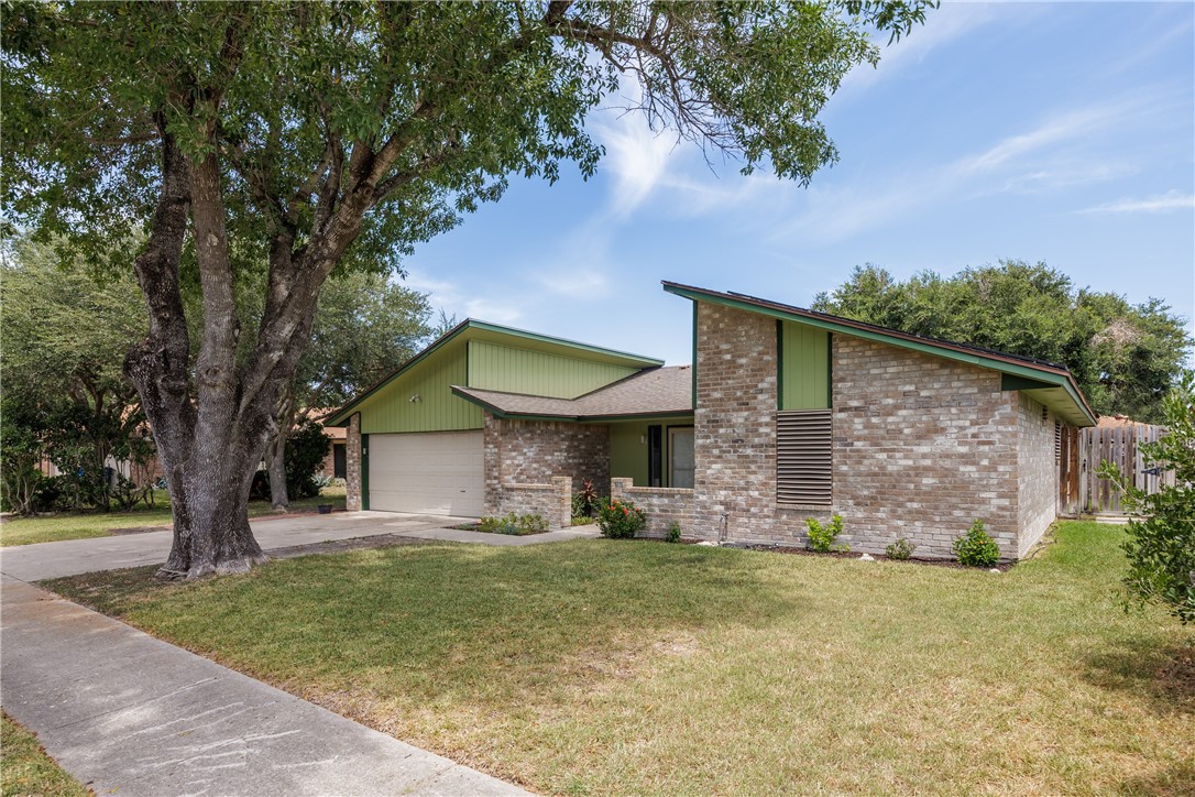 2353 Willow Dr Property Photo 3