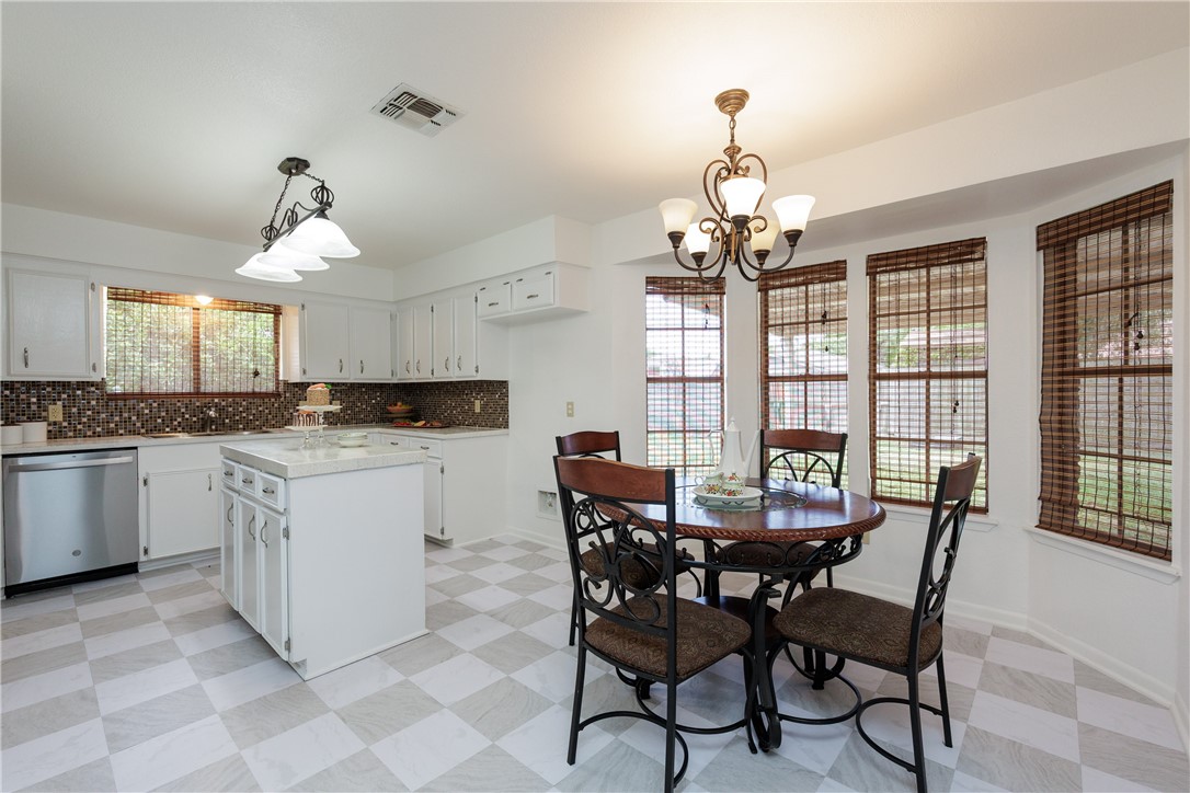 2353 Willow Dr Property Photo 13