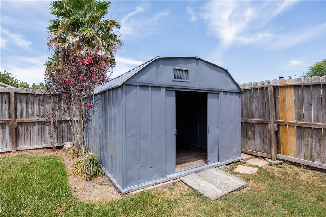 2353 Willow Dr Property Photo 33