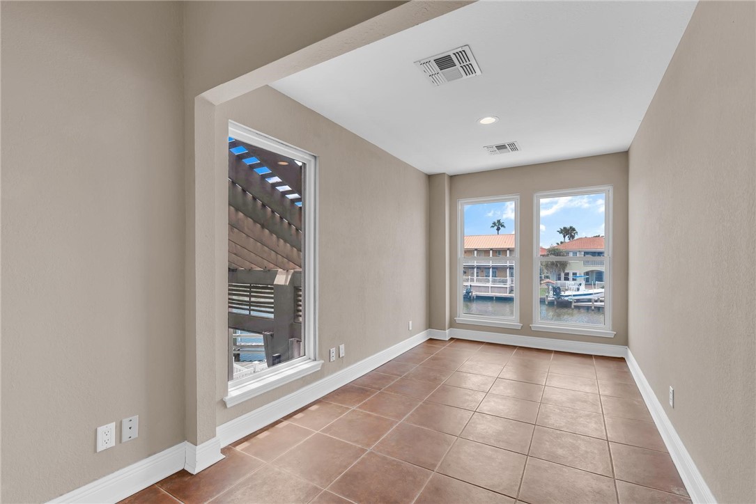 465 Marina Dr Property Photo 23