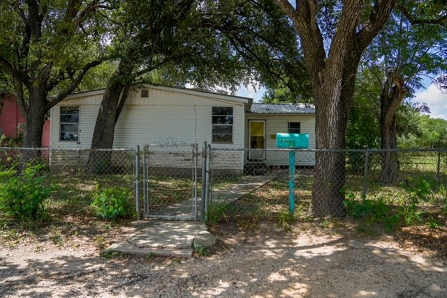 306 E Maupin St Property Photo 1