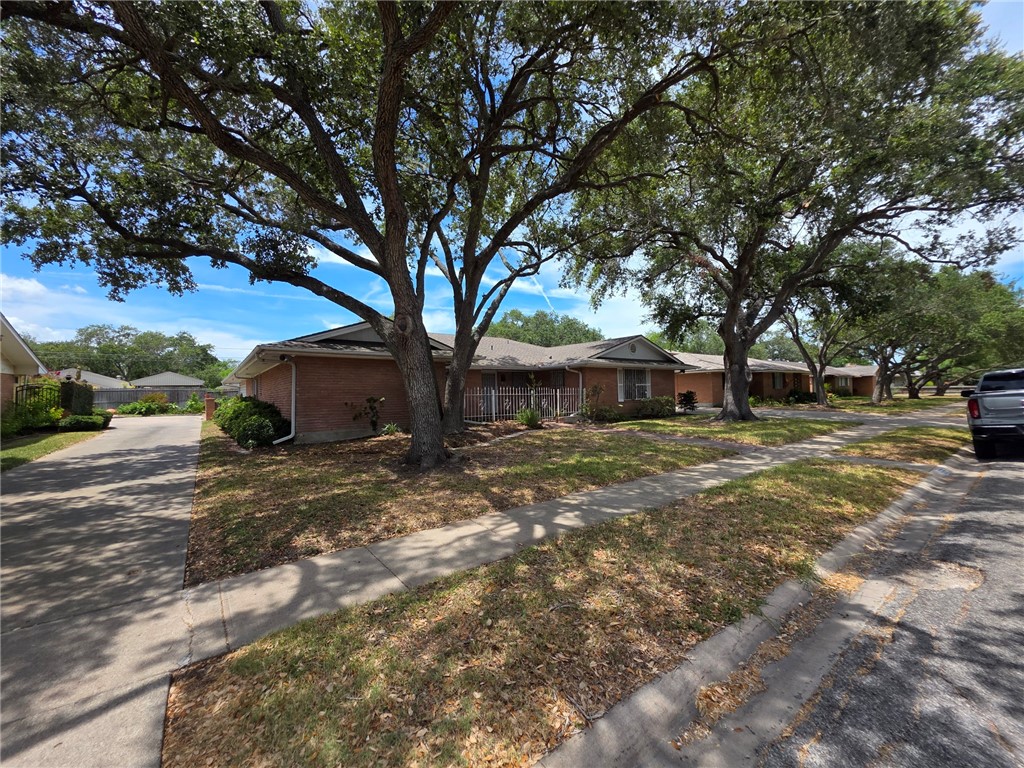 526 Meadowbrook Dr Property Photo 2