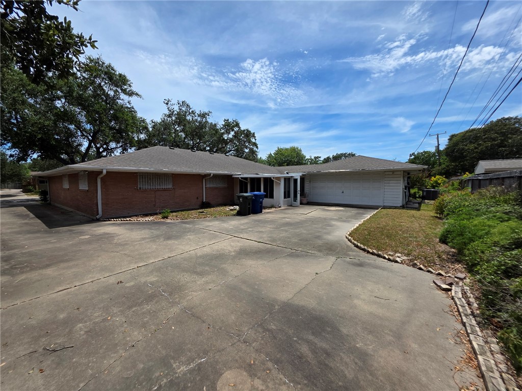 526 Meadowbrook Dr Property Photo 3