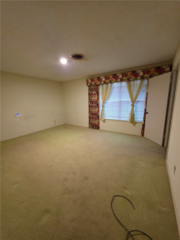 526 Meadowbrook Dr Property Photo 7