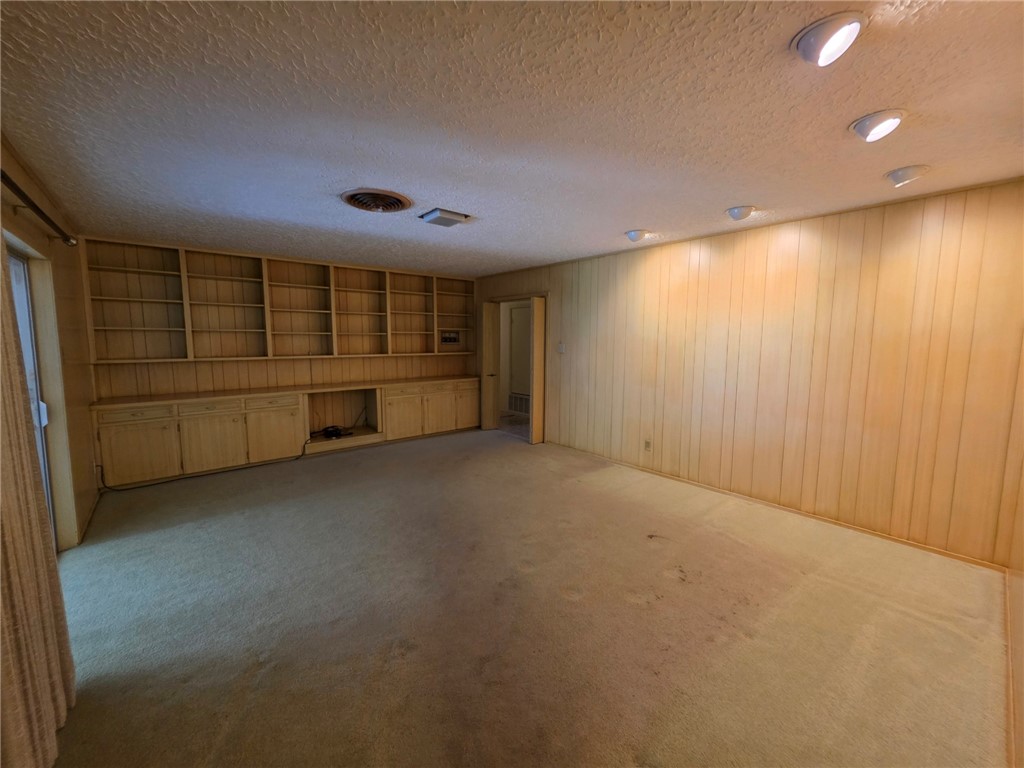 526 Meadowbrook Dr Property Photo 13