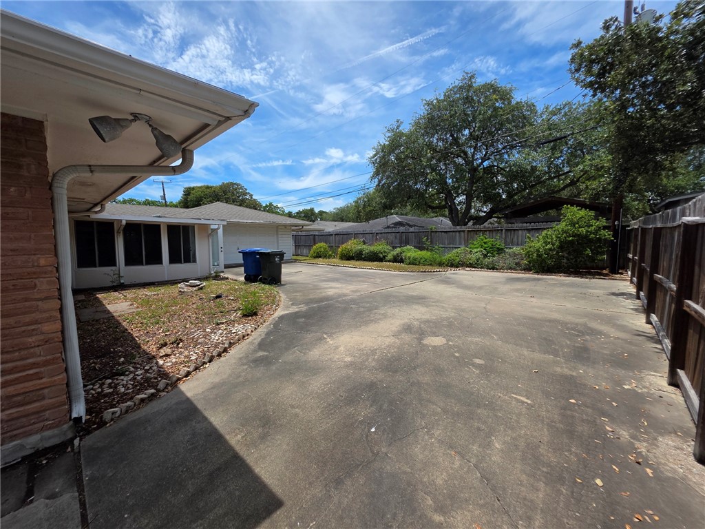 526 Meadowbrook Dr Property Photo 24