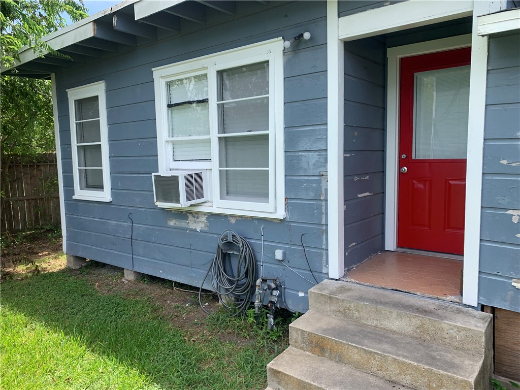 2801 Lawnview St Property Photo 1