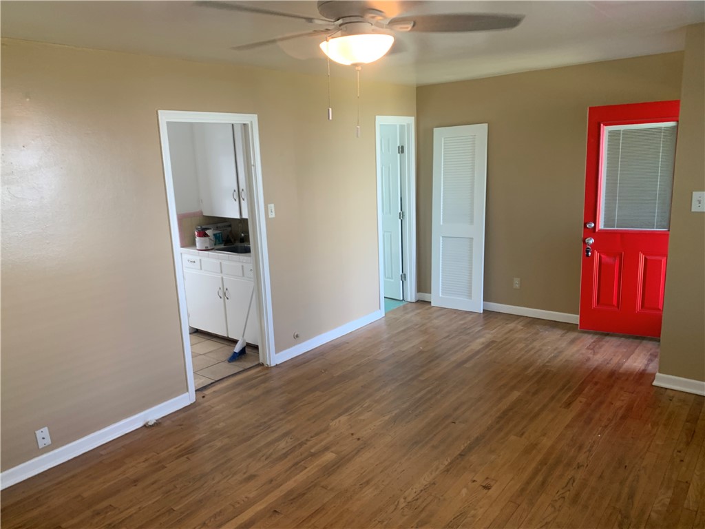 2801 Lawnview St Property Photo 5