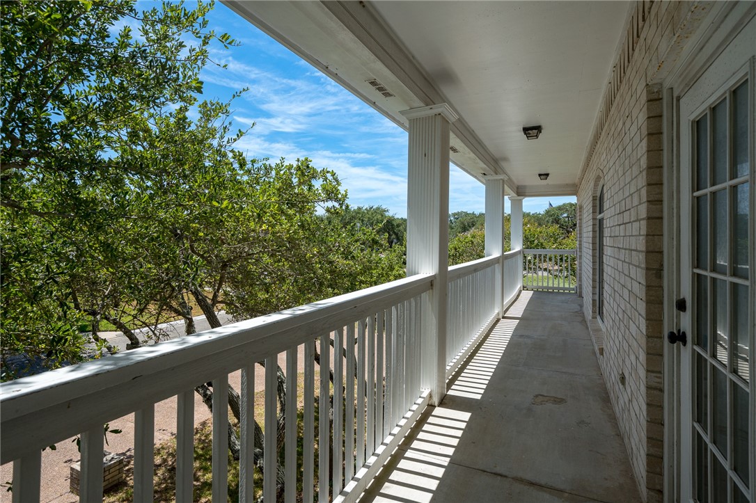 2310 Edgewater Ct Property Photo 29