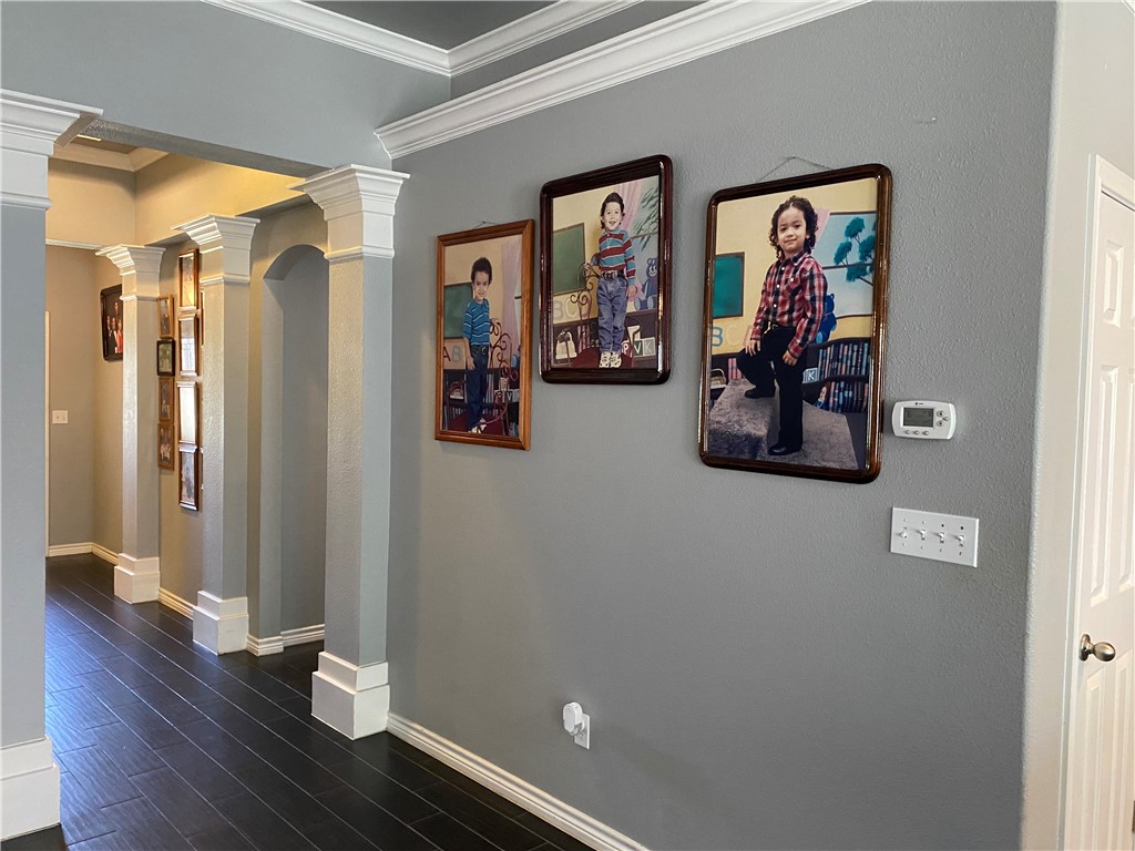 2937 Cantabria St Property Photo 4