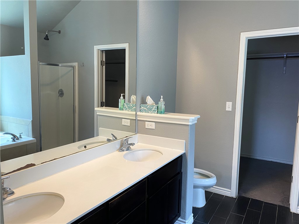 2937 Cantabria St Property Photo 15
