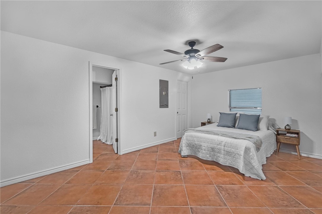 3345 Laguna Shores Road Property Photo 7