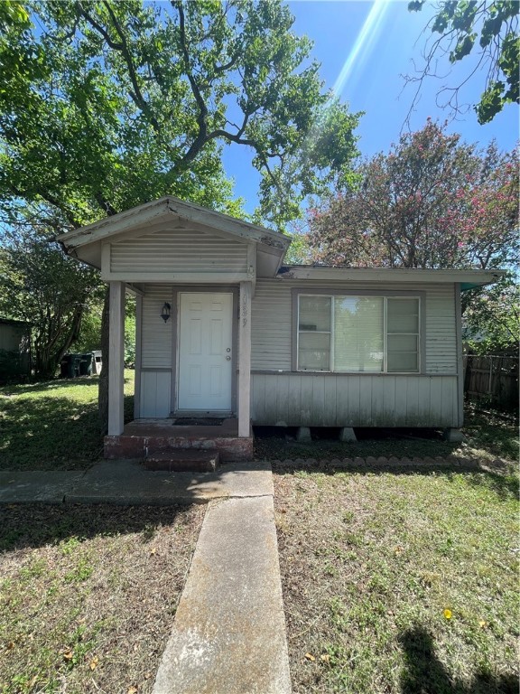 129 E Pecan St Property Photo 1
