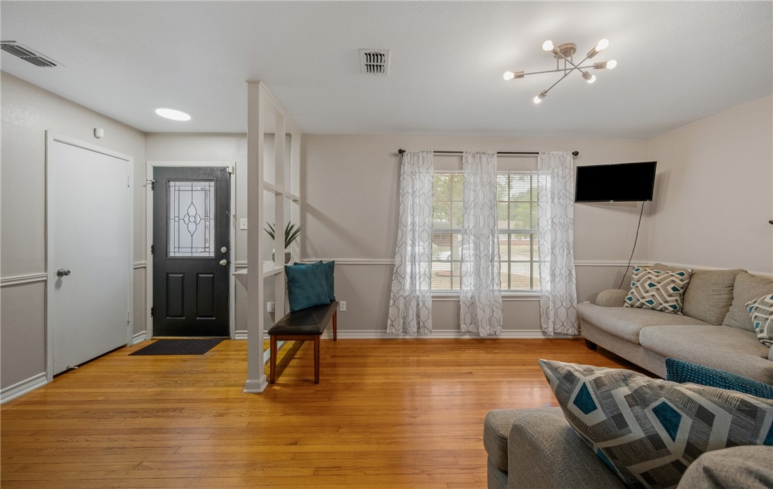 1550 Melbourne Dr Property Photo 2