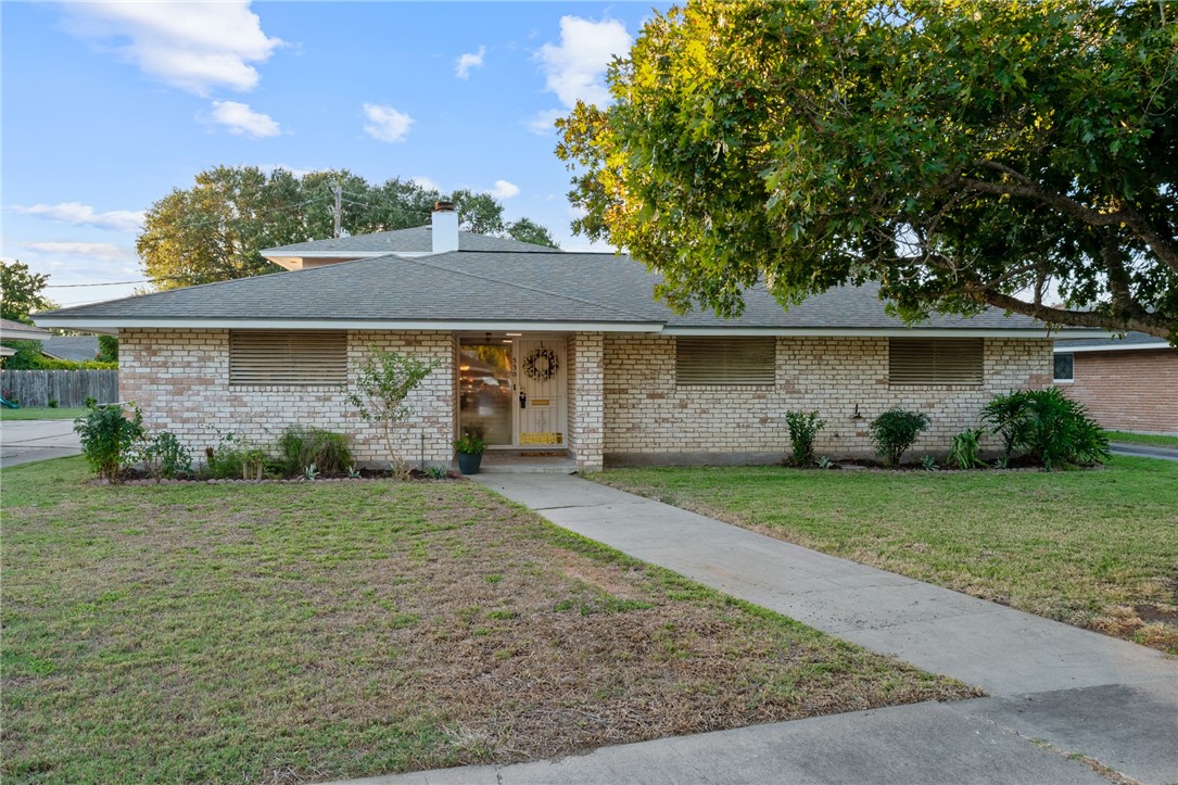 530 Belleview Dr Property Photo 2