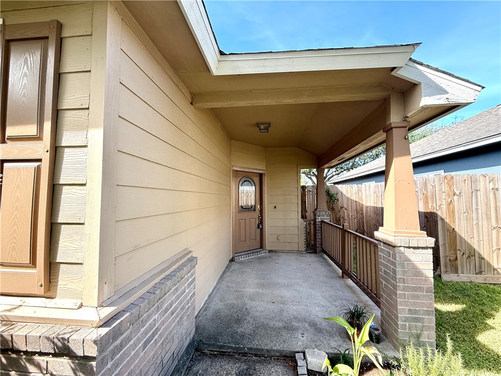 6533 Fenwick Dr Property Photo 2