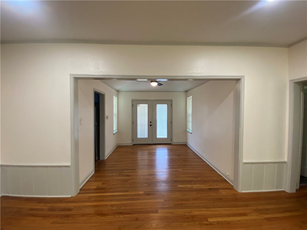 1110 Logan Ave Property Photo 4