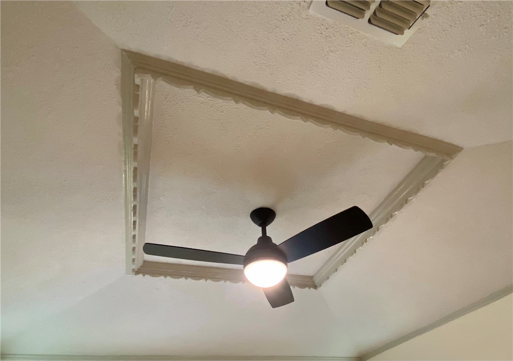 1110 Logan Ave Property Photo 5