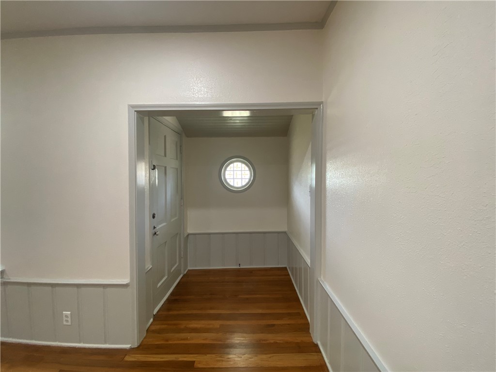 1110 Logan Ave Property Photo 6