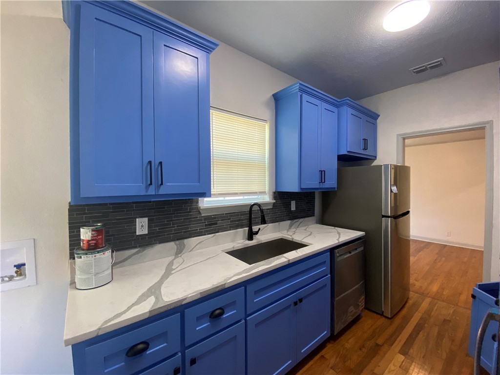 1110 Logan Ave Property Photo 7