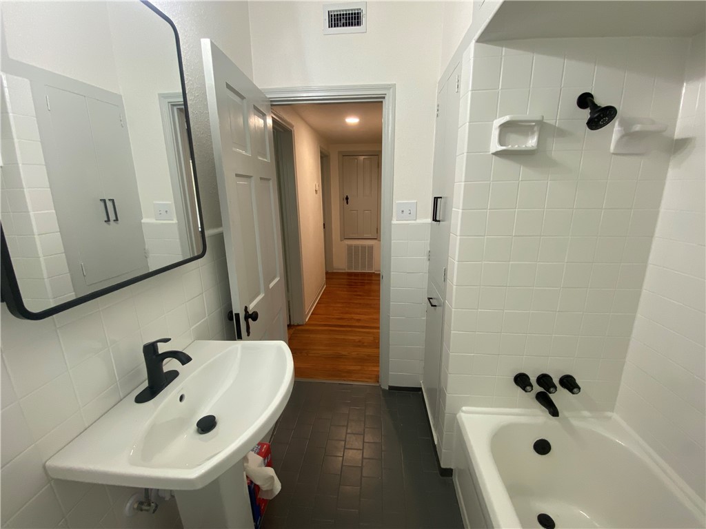 1110 Logan Ave Property Photo 14