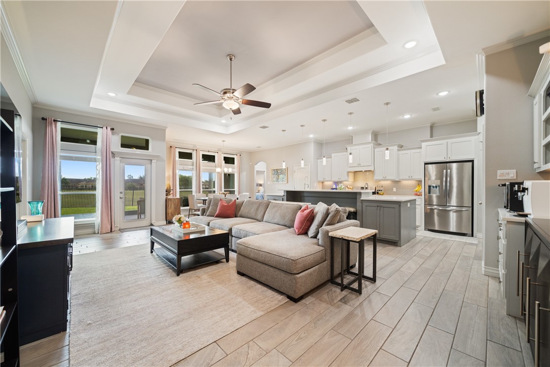 6421 Aikman Property Photo 6