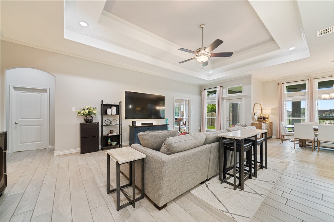 6421 Aikman Property Photo 8