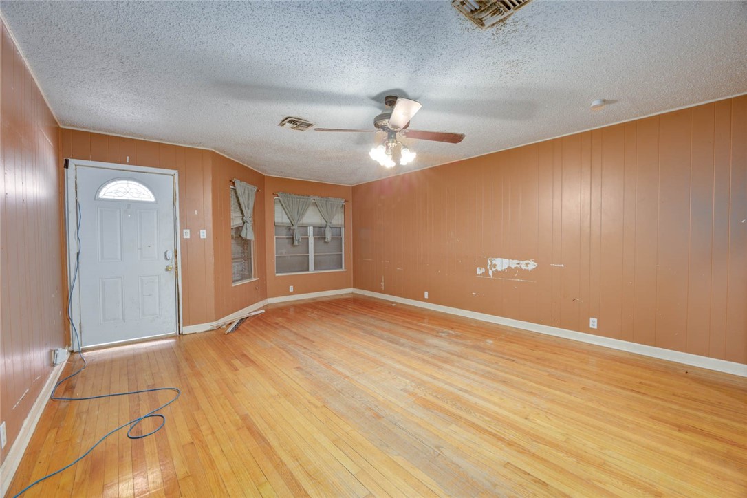 445 Troy Dr Property Photo 3