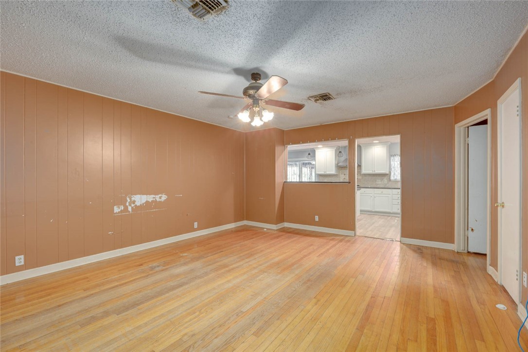 445 Troy Dr Property Photo 4