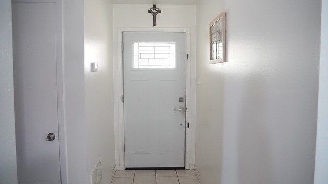 210 E Clayton St Property Photo 9