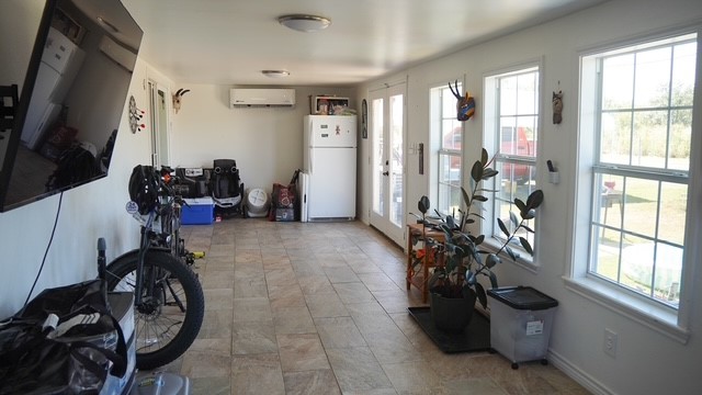 210 E Clayton St Property Photo 22