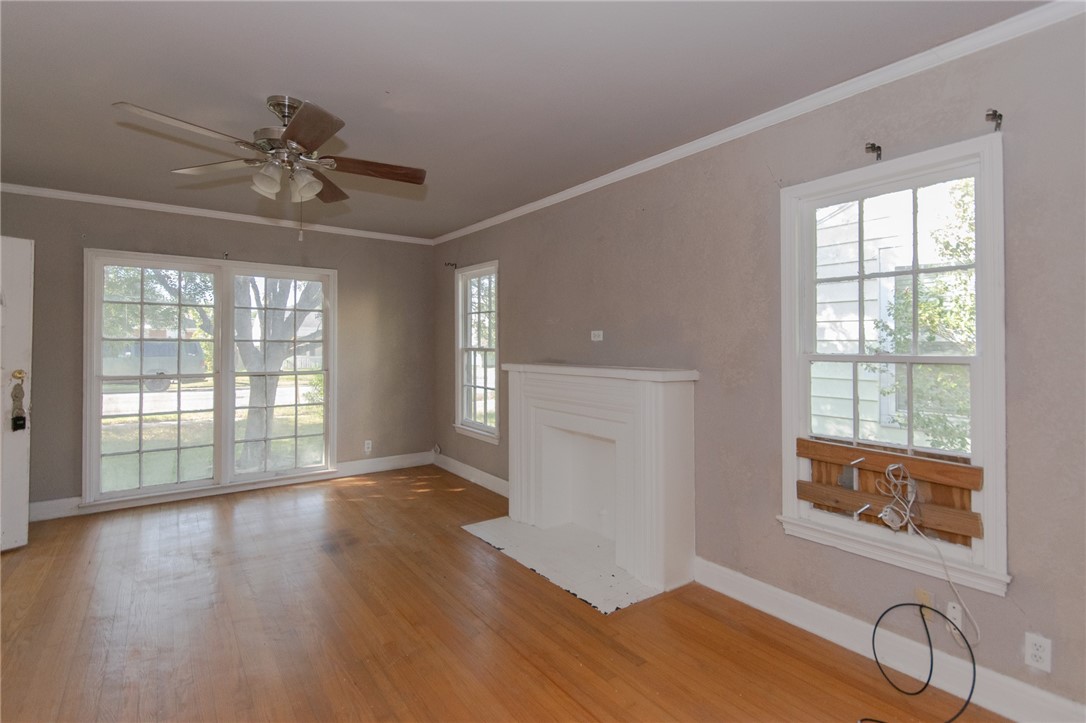 326 Melrose St Property Photo 3