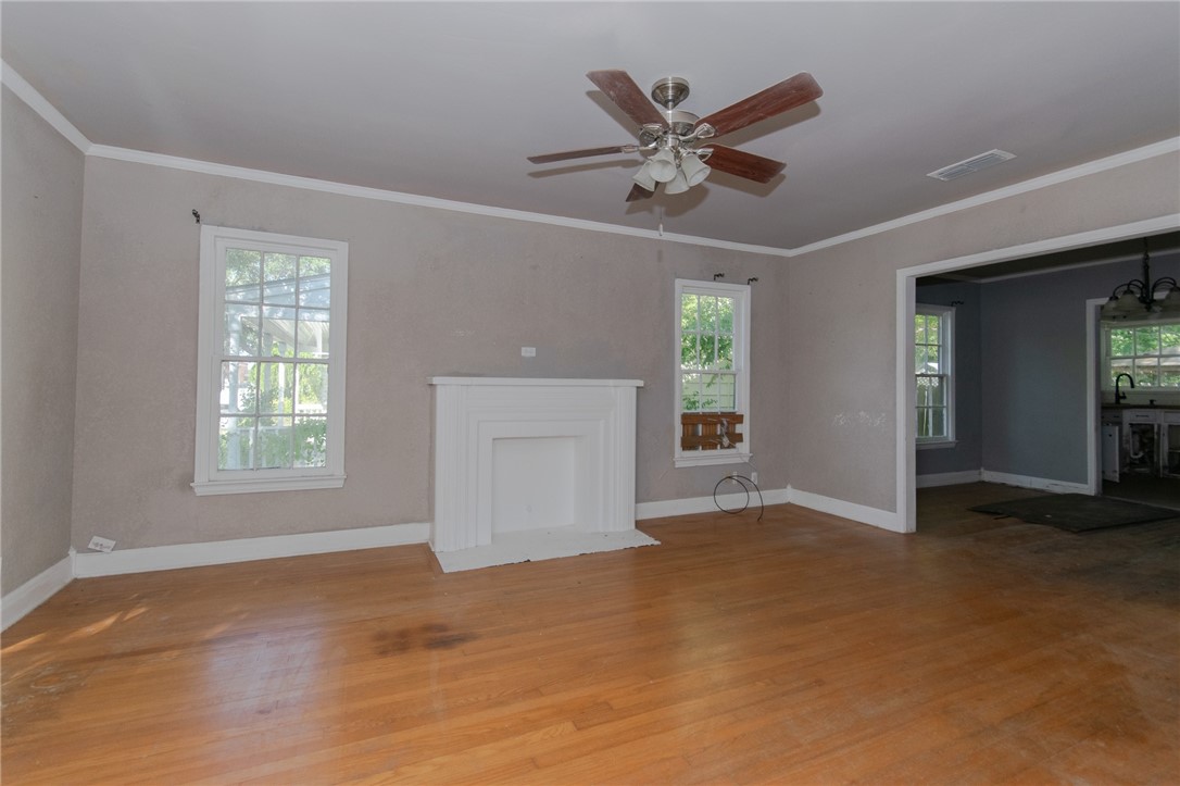 326 Melrose St Property Photo 4