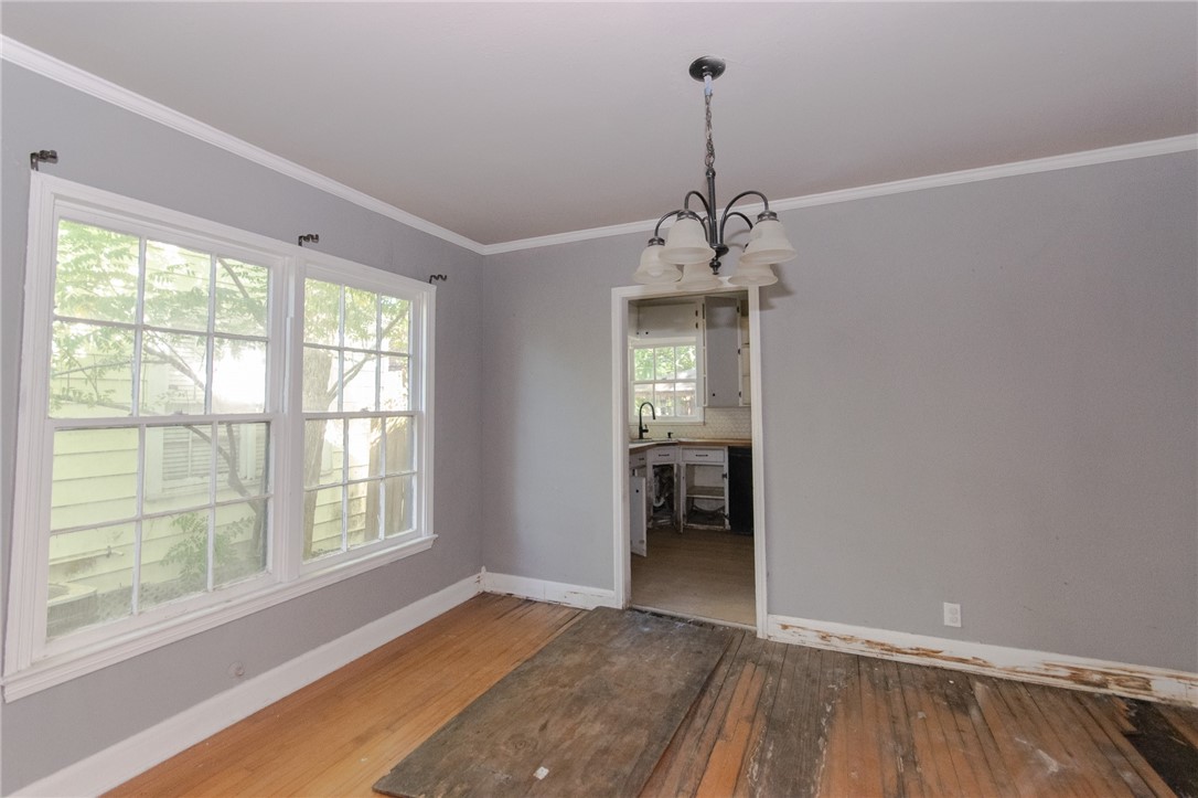 326 Melrose St Property Photo 5