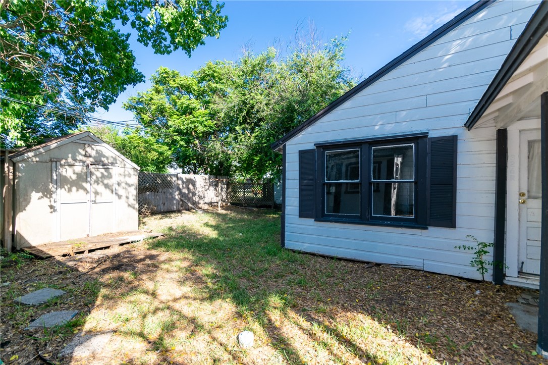 326 Melrose St Property Photo 11