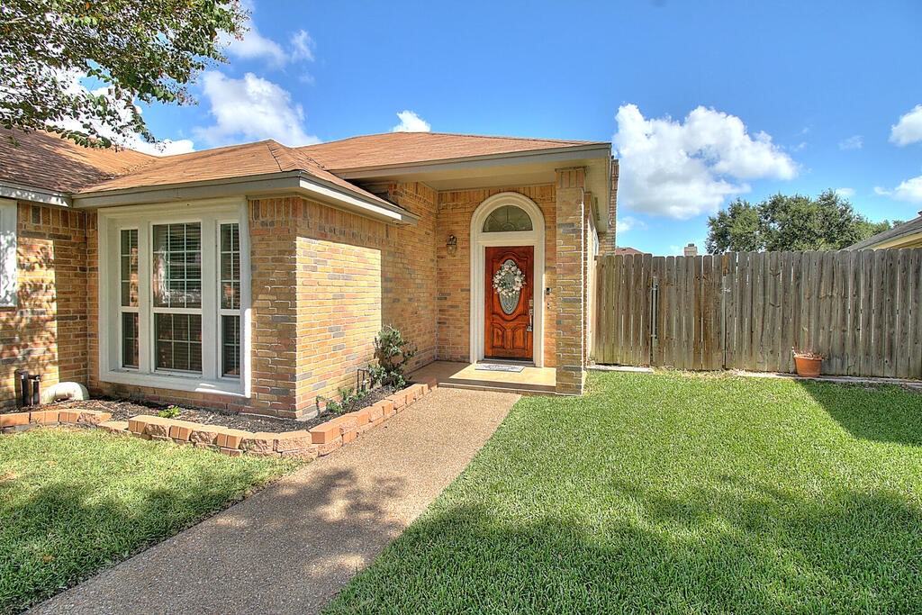 6226 Brockhampton St Property Photo 2