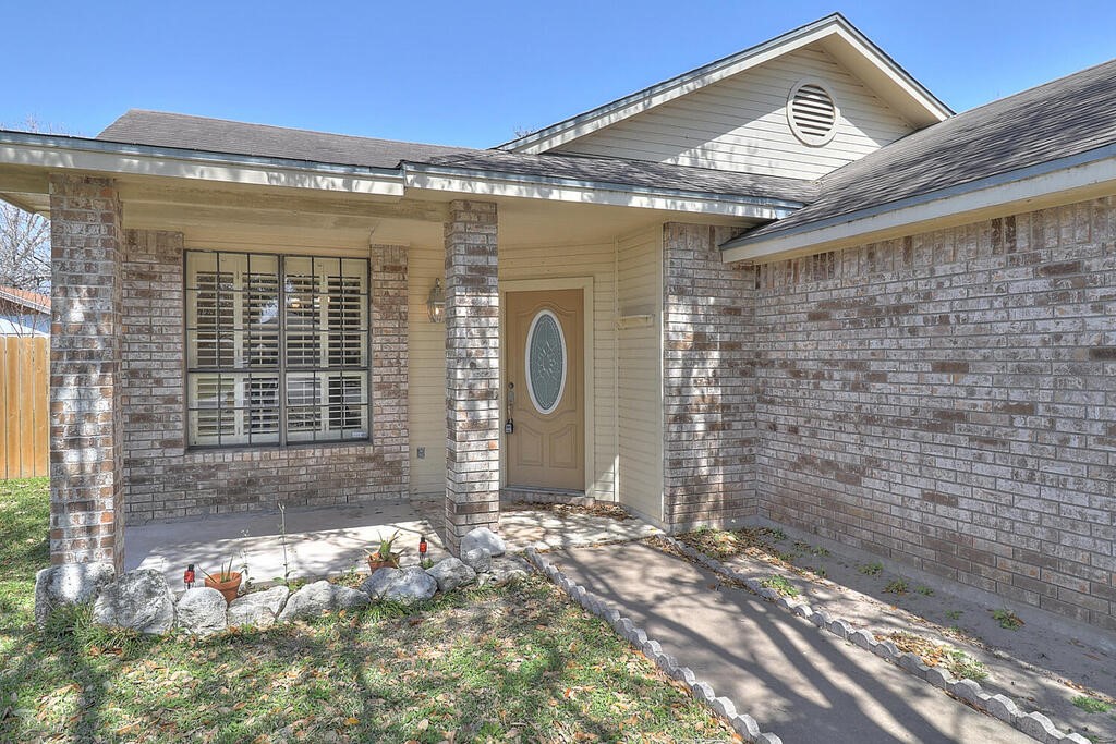 7126 Windbrook Property Photo 4