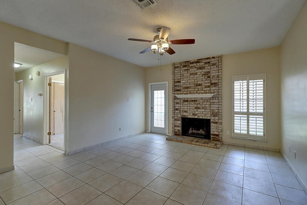 7126 Windbrook Property Photo 5