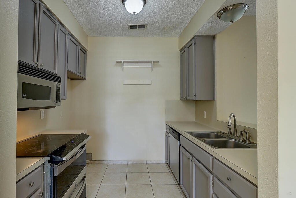 7126 Windbrook Property Photo 19