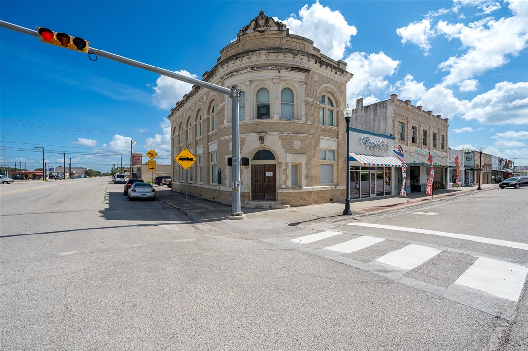 201 E Sinton St Property Photo