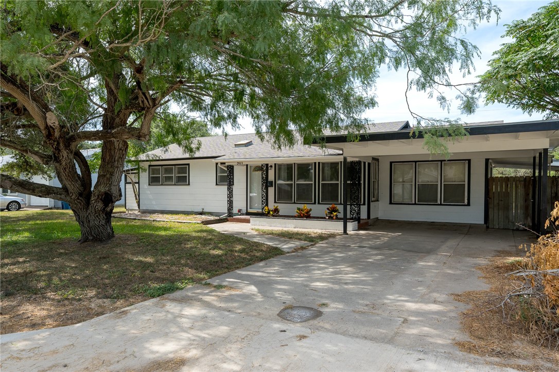 501 W Fannin St Property Photo 1