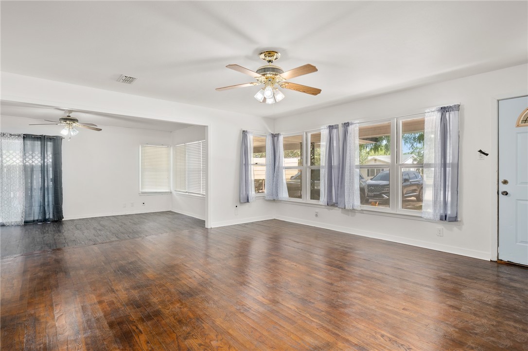 501 W Fannin St Property Photo 7